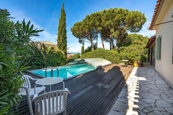 Propriété 4 faces au fort potentiel, sur plus de 2800m² avec piscine.