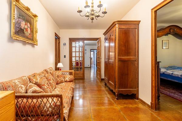 Propriété 4 faces au fort potentiel, sur plus de 2800m² avec piscine.