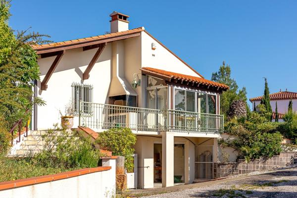 Propriété 4 faces au fort potentiel, sur plus de 2800m² avec piscine.