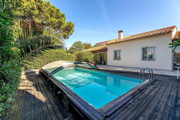 Propriété 4 faces au fort potentiel, sur plus de 2800m² avec piscine.