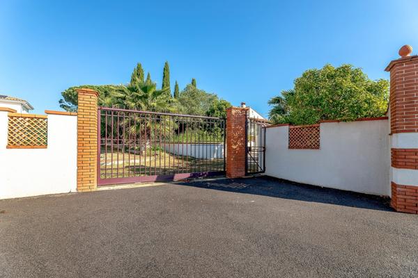Propriété 4 faces au fort potentiel, sur plus de 2800m² avec piscine.