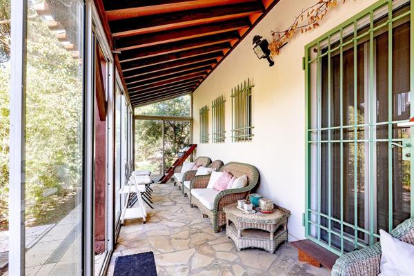 Propriété 4 faces au fort potentiel, sur plus de 2800m² avec piscine.