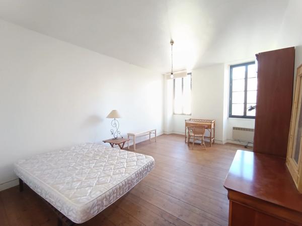 Local commercial 130m2 avec appartement emplacement N°1 - centre SAINT PIERRE D'OLERON (17)