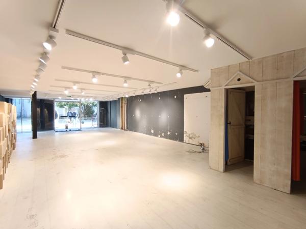 Local commercial 130m2 avec appartement emplacement N°1 - centre SAINT PIERRE D'OLERON (17)