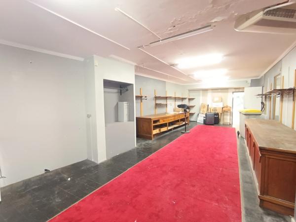 Local commercial 130m2 avec appartement emplacement N°1 - centre SAINT PIERRE D'OLERON (17)