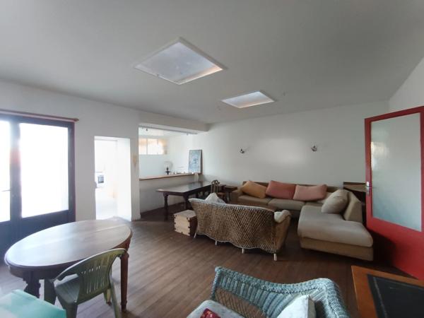 Local commercial 130m2 avec appartement emplacement N°1 - centre SAINT PIERRE D'OLERON (17)