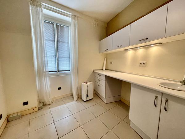 Location local commercial Saint-Jean-de-Luz - 49 m² - 1 108 € / mois