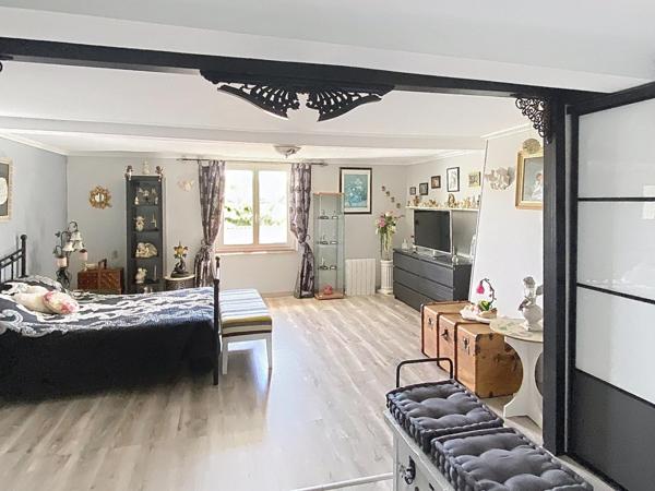 Exclusivité : corps de ferme avec dépendances