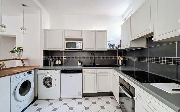 Appartement à vendre    2 pièces • 66 m2 Suresnes