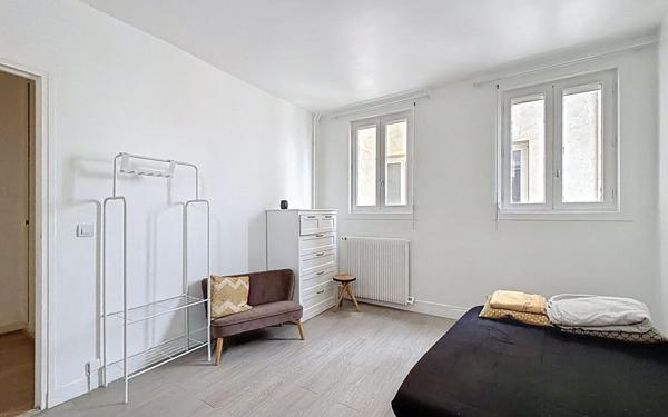 Appartement à vendre    2 pièces • 66 m2 Suresnes