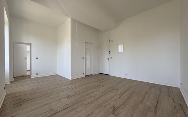 Appartement à vendre    2 pièces • 30,85 m2 Mennecy