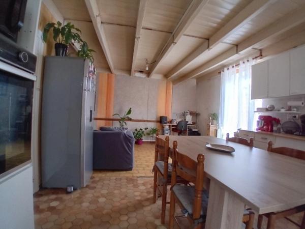 Maison à rénover avec vastes dépendances. Chasseneuil-sur-Bonnieure, Charente (16)