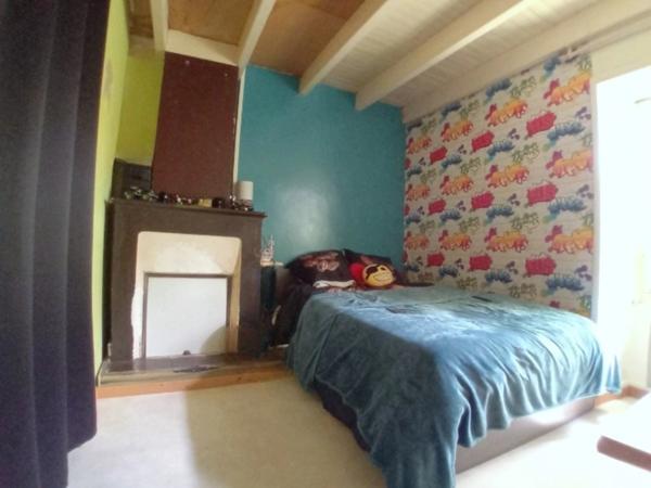 Maison à rénover avec vastes dépendances. Chasseneuil-sur-Bonnieure, Charente (16)