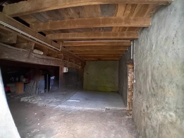 Maison à rénover avec vastes dépendances. Chasseneuil-sur-Bonnieure, Charente (16)