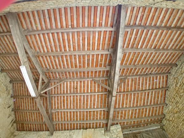 Maison à rénover avec vastes dépendances. Chasseneuil-sur-Bonnieure, Charente (16)