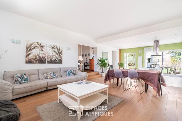 Ensemble immobilier avec jardins : meulière et maison contemporaine