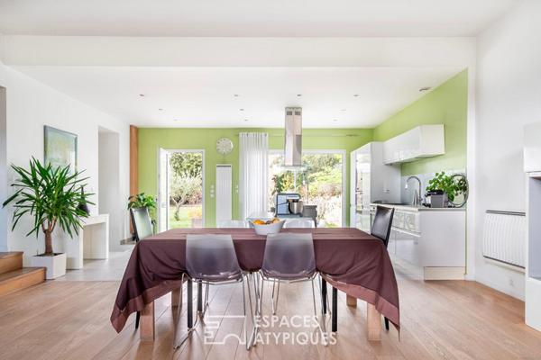 Ensemble immobilier avec jardins : meulière et maison contemporaine