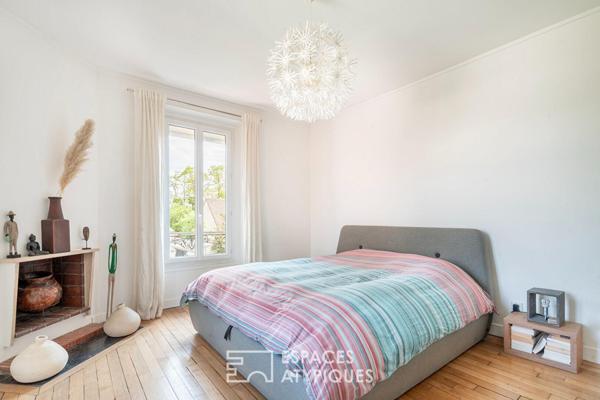Ensemble immobilier avec jardins : meulière et maison contemporaine