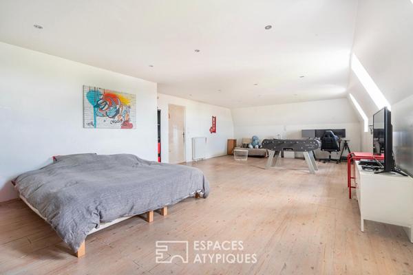 Ensemble immobilier avec jardins : meulière et maison contemporaine