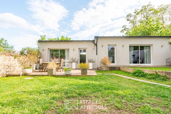 Ensemble immobilier avec jardins : meulière et maison contemporaine
