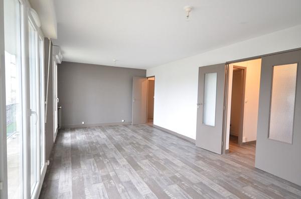 BREST KERGOAT - Proche facs, Type 4 entièrement rénové de 74m² avec place de parking , Brest