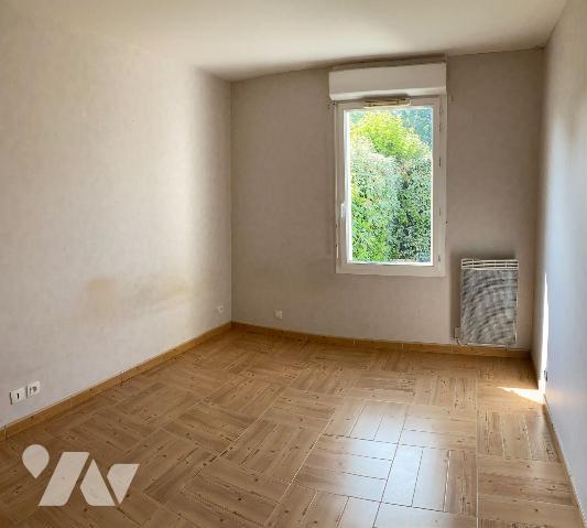 L'HERMITAGE - Emplacement idéal à proximité des transports (arrêt de bus) commodités et espaces...