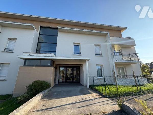 L'HERMITAGE - Emplacement idéal à proximité des transports (arrêt de bus) commodités et espaces...