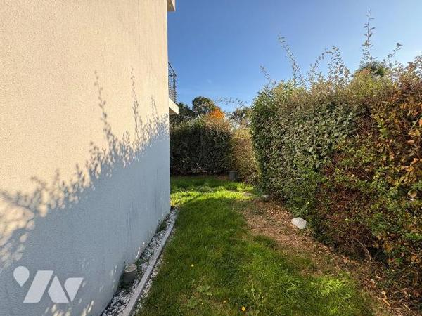 L'HERMITAGE - Emplacement idéal à proximité des transports (arrêt de bus) commodités et espaces...