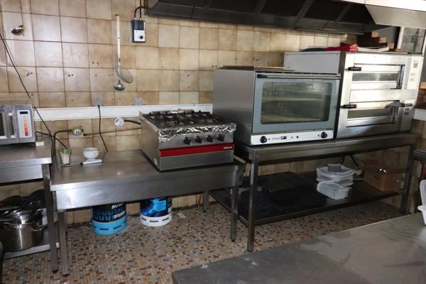 LOCAUX 158M² DE RESTAURANT PROXIMITE MARCHE DES HALLES DE ROCHEFORT 17300