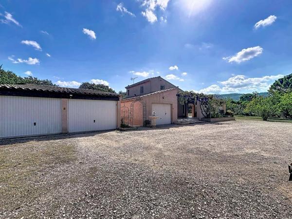 Vente                                                      Maison
                        
                     6 pièces                      140 m2                     à Trets