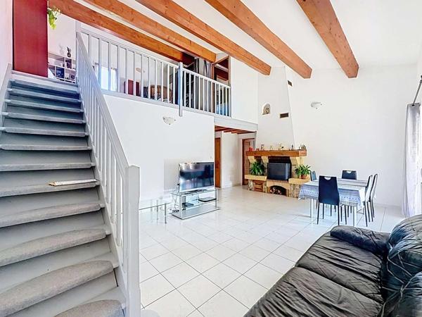 Vente                                                      Maison
                        
                     6 pièces                      140 m2                     à Trets