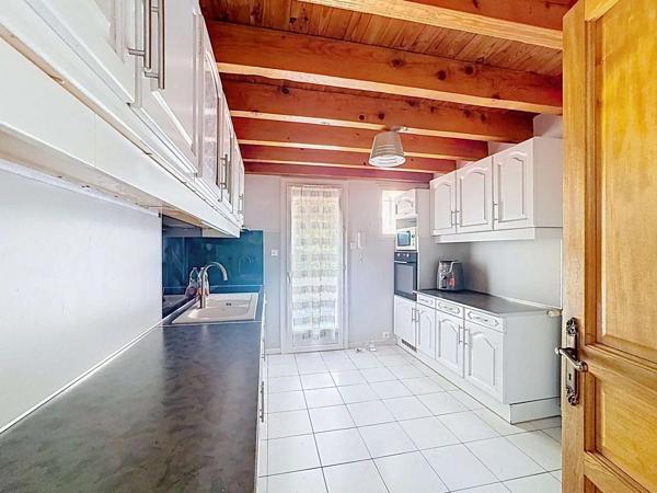 Vente                                                      Maison
                        
                     6 pièces                      140 m2                     à Trets