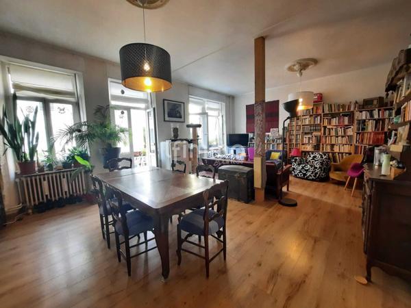 Appartement bourgeois 6 pcs-128m²- balcon-parquet