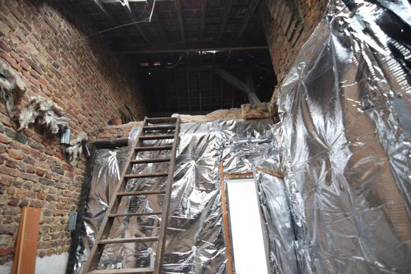 Grande maison divisible, 4 chambres, stationnement.