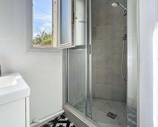 CHARMANT 2P AVEC EXTERIEUR PRIVATIF