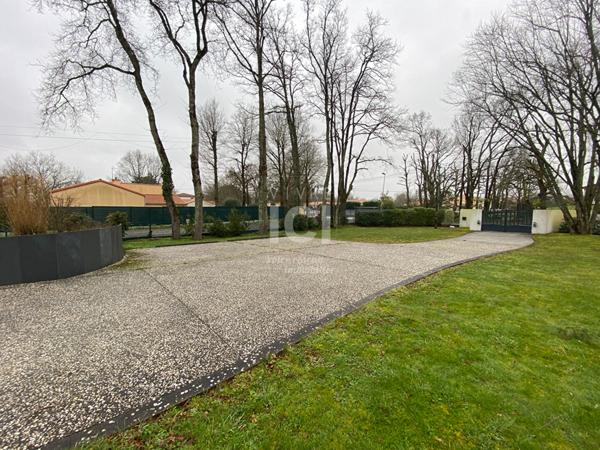 Terrain à Bâtir - 382 M²