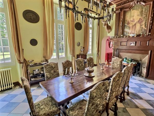 Au coeur du Lot-et-Garonne, à Villeneuve-sur-Lot, à proximité de cinq villages classés parmi « Les Plus Beaux Villages de France », remarquable propriété de prestige composée d'un manoir du XVII? siècle d'environ 410 m², de dépendances aménagées en gîtes , Villeneuve sur lot