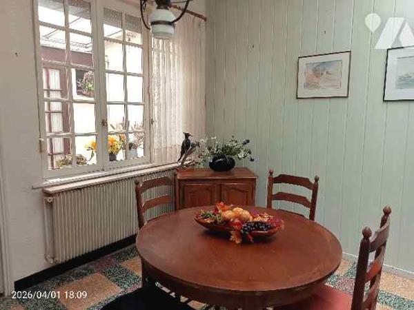 Maison de ville de 4 pièces-99m2 + cour extérieure à vendre
