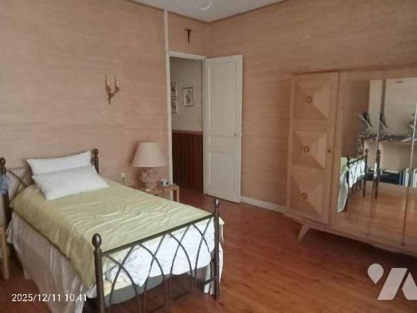 Maison de ville de 4 pièces-99m2 + cour extérieure à vendre