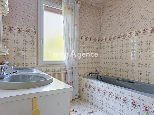 Maison à BOUAFLE, 78410 - 9 pièces 175m²