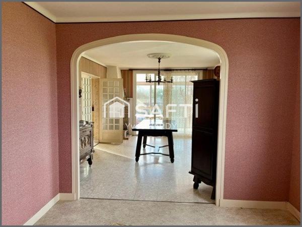 Proche Les Herbiers. Les Landes Genusson. Beaux volumes. Vaste Terrain.