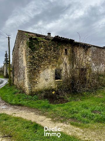 Vente maison Saint sauvant, 160m² 6 pièces 107 000€ Vienne
