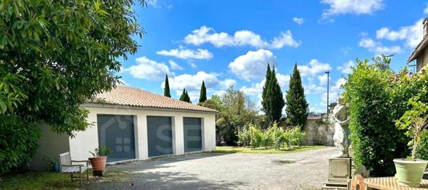 DEMEURE EN PIERRE DE TAILLE - 488 M² HABITABLES - 5 CHAMBRES - JARDIN 2610M² - AUX PORTES DE COGNAC
