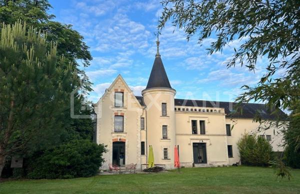 DEMEURE EN PIERRE DE TAILLE - 488 M² HABITABLES - 5 CHAMBRES - JARDIN 2610M² - AUX PORTES DE COGNAC