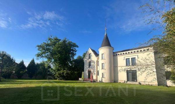 DEMEURE EN PIERRE DE TAILLE - 488 M² HABITABLES - 5 CHAMBRES - JARDIN 2610M² - AUX PORTES DE COGNAC