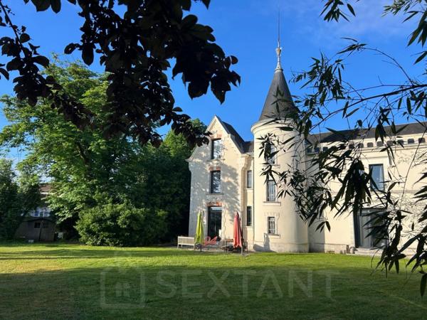 DEMEURE EN PIERRE DE TAILLE - 488 M² HABITABLES - 5 CHAMBRES - JARDIN 2610M² - AUX PORTES DE COGNAC