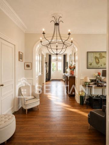 DEMEURE EN PIERRE DE TAILLE - 488 M² HABITABLES - 5 CHAMBRES - JARDIN 2610M² - AUX PORTES DE COGNAC