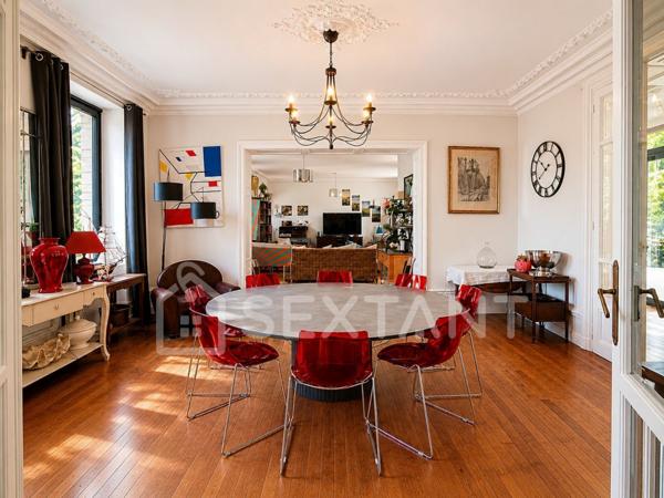 DEMEURE EN PIERRE DE TAILLE - 488 M² HABITABLES - 5 CHAMBRES - JARDIN 2610M² - AUX PORTES DE COGNAC
