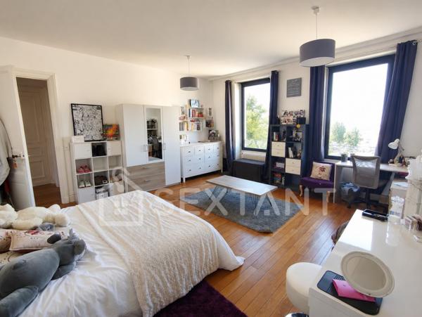 DEMEURE EN PIERRE DE TAILLE - 488 M² HABITABLES - 5 CHAMBRES - JARDIN 2610M² - AUX PORTES DE COGNAC