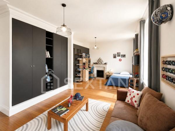 DEMEURE EN PIERRE DE TAILLE - 488 M² HABITABLES - 5 CHAMBRES - JARDIN 2610M² - AUX PORTES DE COGNAC